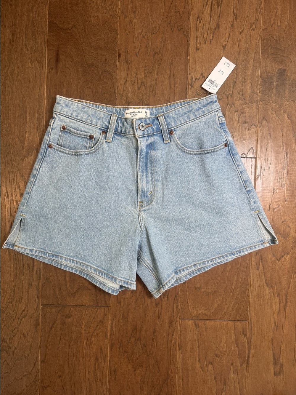 NWT! Abercrombie & Fitch Light High-Rise Dad Shorts Denim Curve Love Fit 28